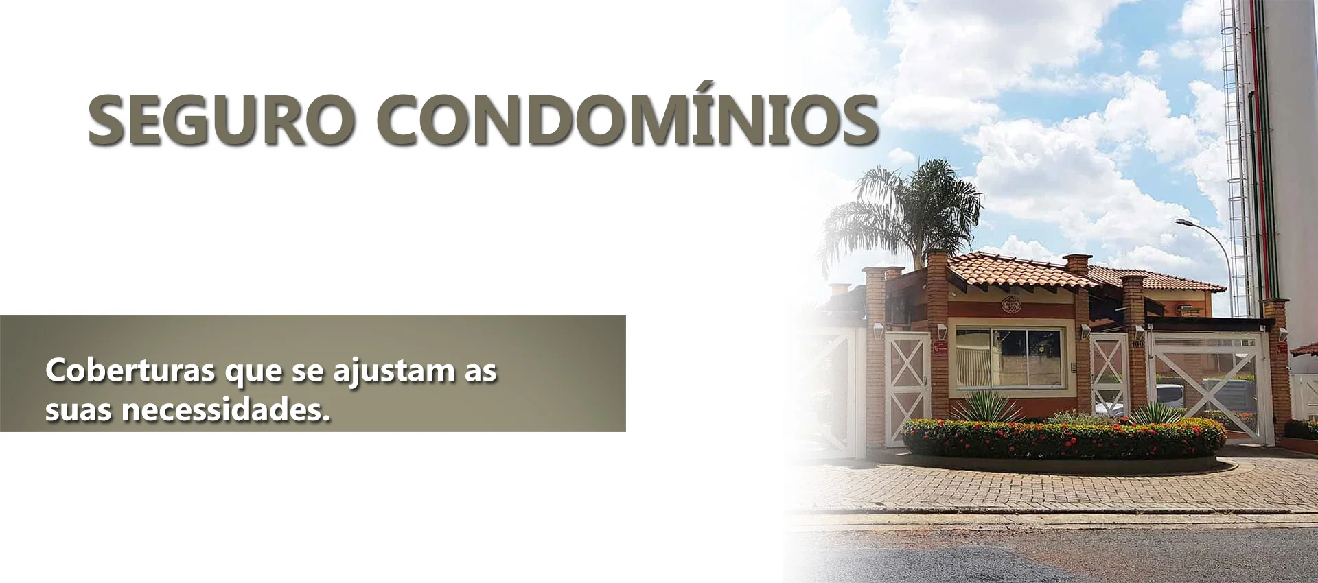 Seguro Condomínio - Portaria de um condomínio horizontal, com um jardim à frente, e um reservatório de água próximo.
